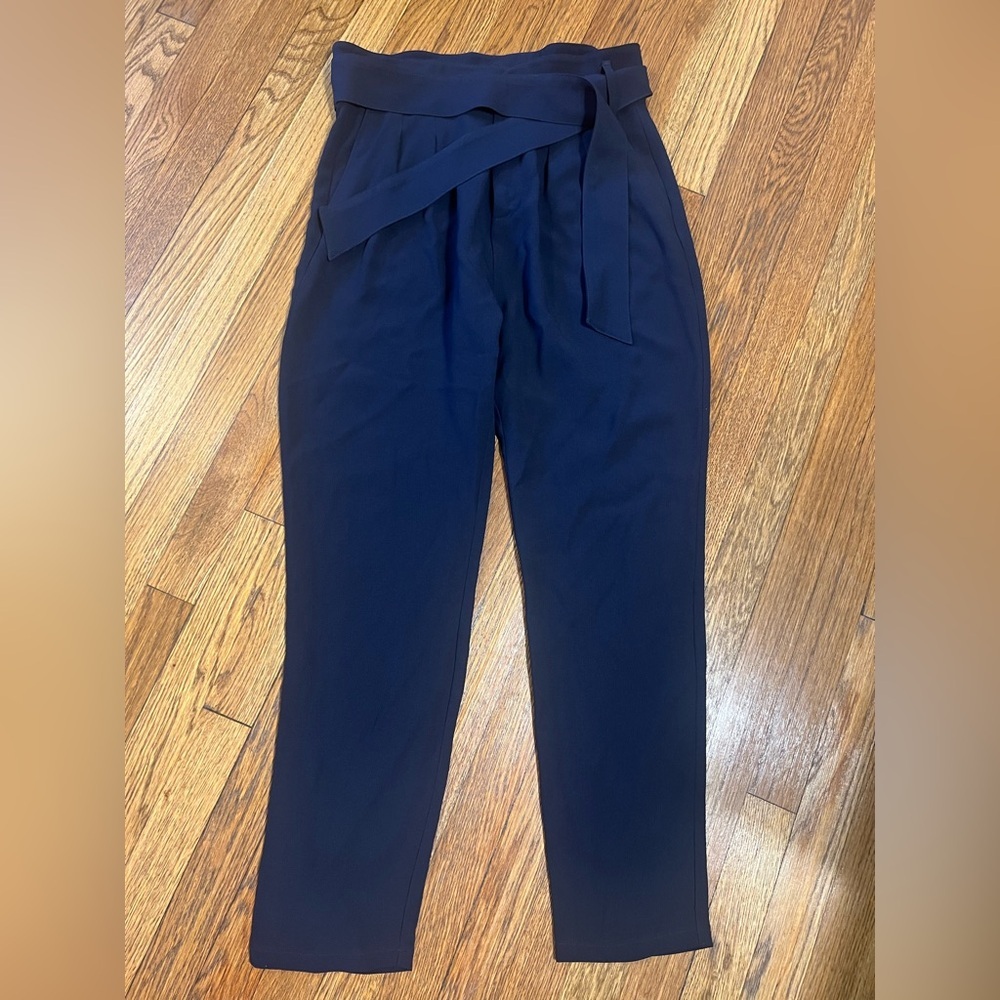 Sezane Black Tapered Trousers with Elegant Pleats
